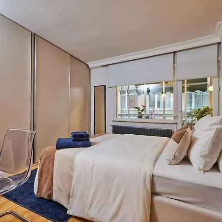 Stunning In Bebek - Manolya8